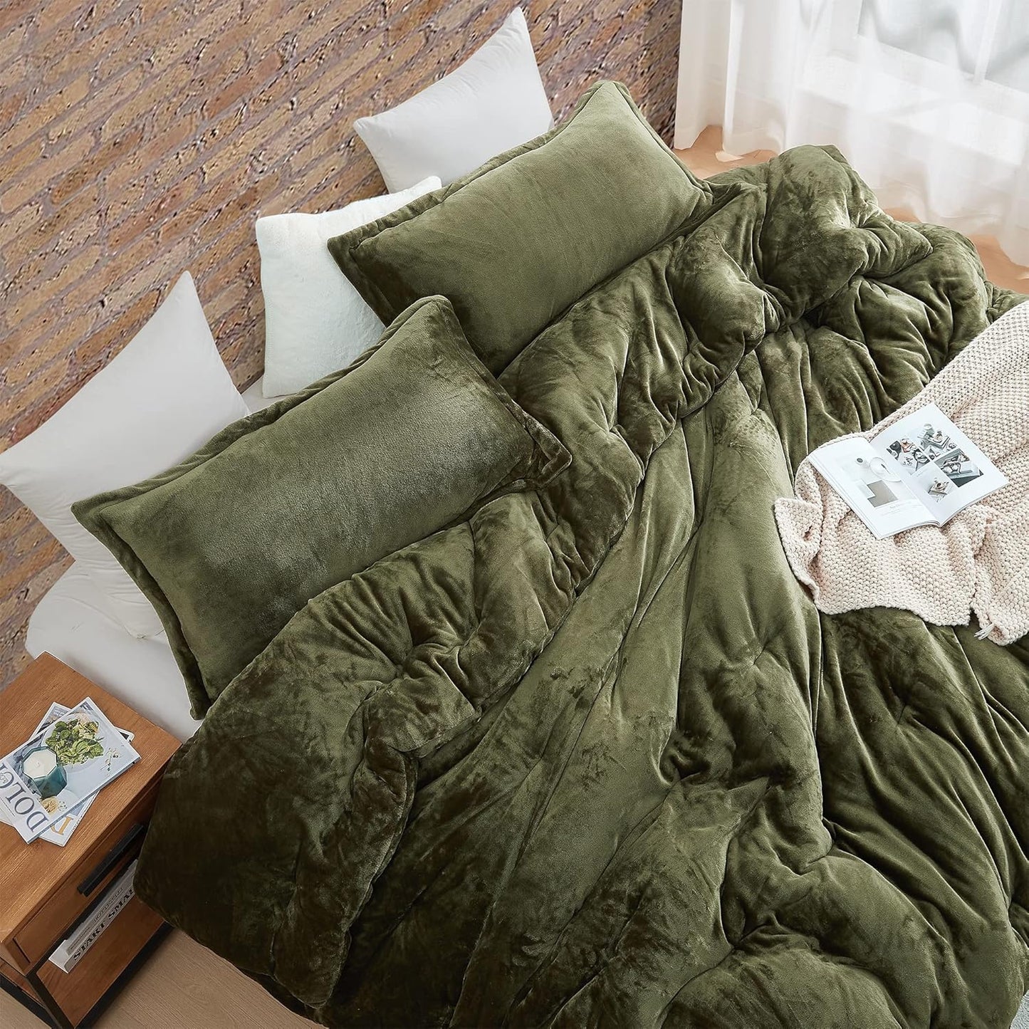 R.E.M.™ Extra Plush Comforter Set