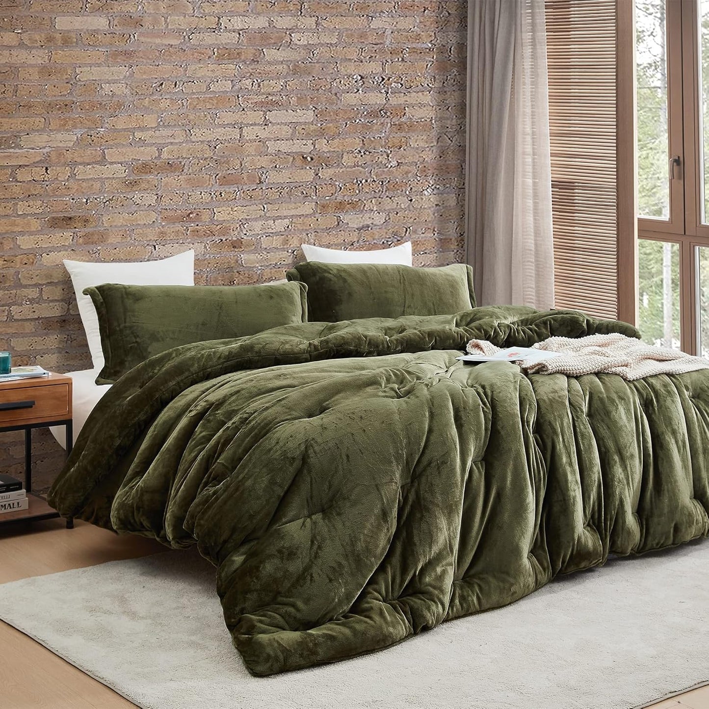R.E.M.™ Extra Plush Comforter Set