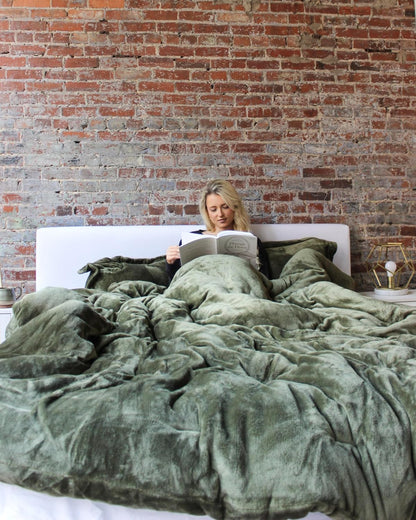 R.E.M.™ Extra Plush Comforter Set